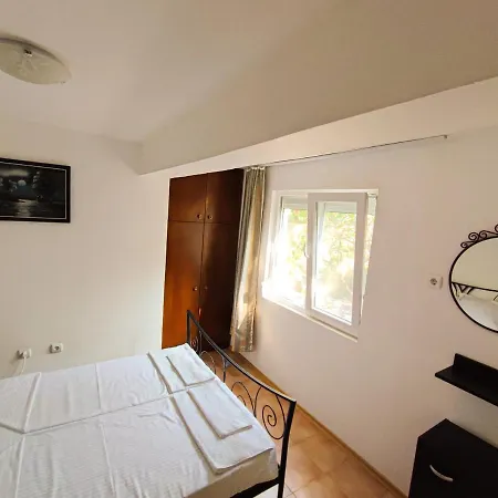 Entire House With Private Garden And Garage ساني بيتش